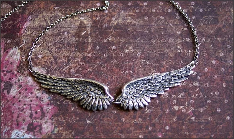 Vintage angel wings feather choker necklace with large pendant and chain, ideal for women’s statement jewelry and wedding or tribal accessories.