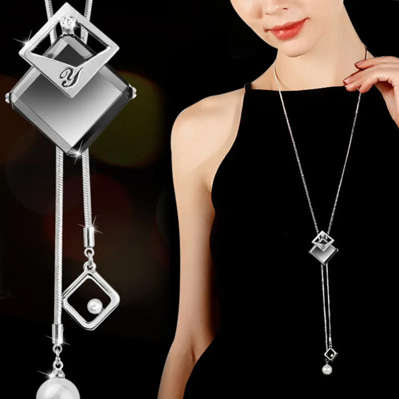 Fashion geometric crystal pendant necklace for women, featuring long pearl choker jewelry with modern statement design.