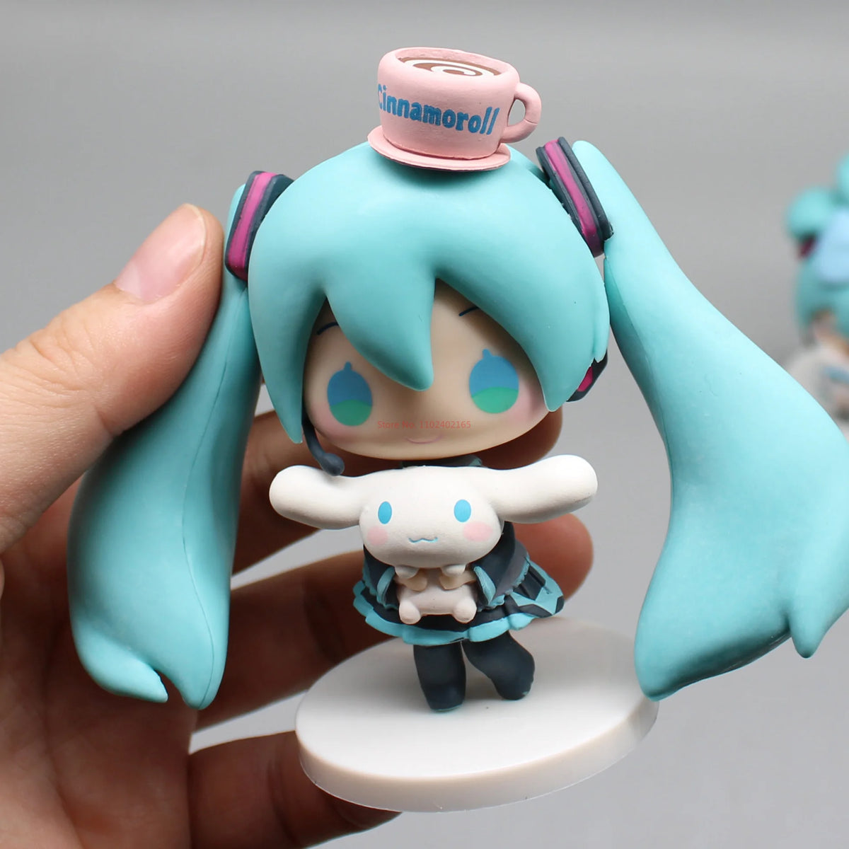 Hatsune Miku anime figurine holding a Cinnamoroll plush, kawaii collectible tabletop decoration figure