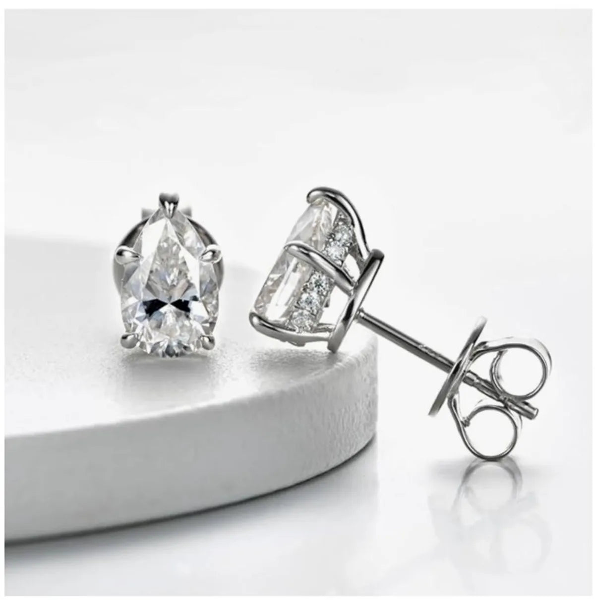 Lab-grown diamond drop earrings in 18K gold, featuring 0.5ct pear-cut diamonds