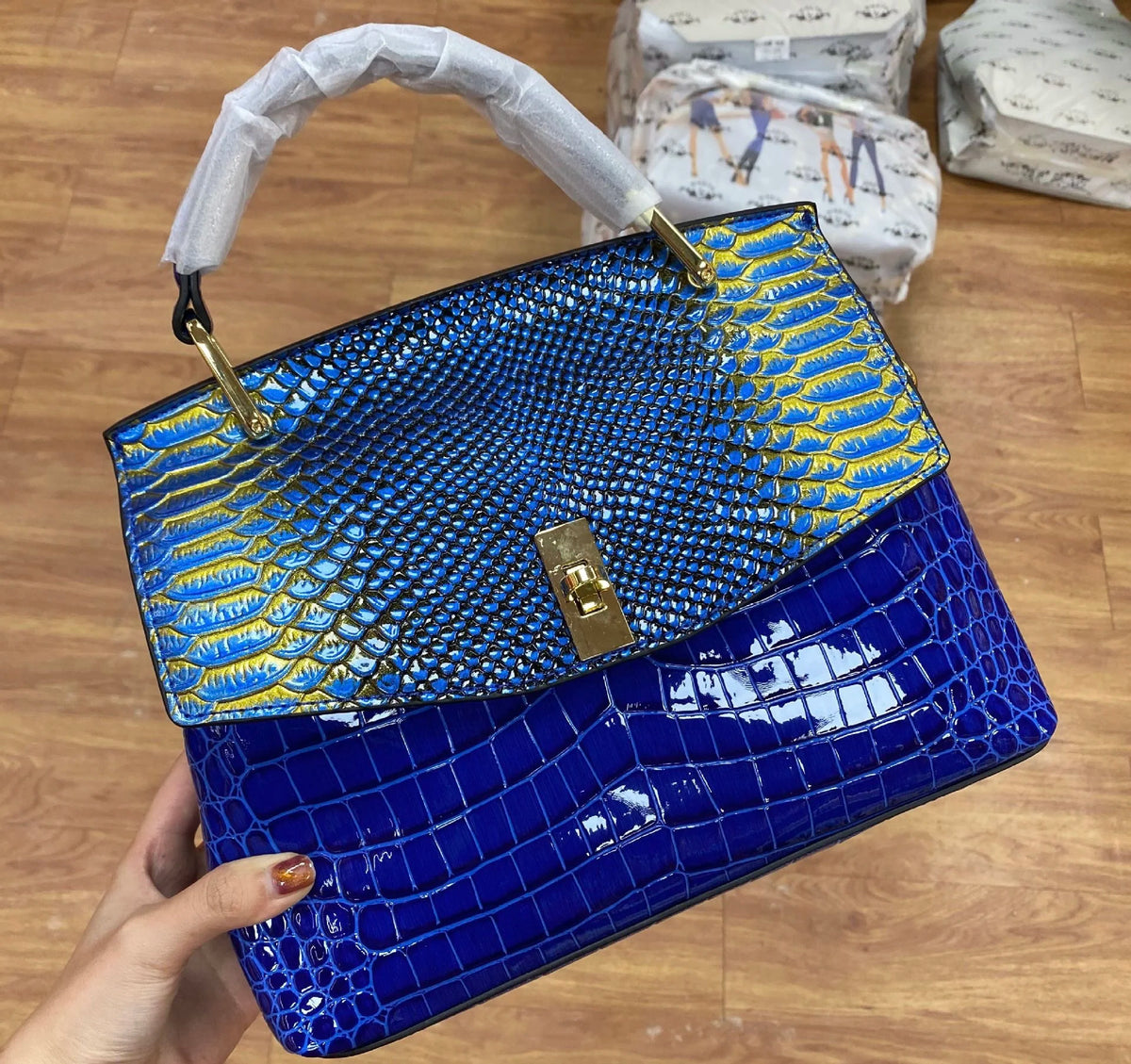 Luxury HSF Marketplace crocodile print leather handbag for women, stylish crossbody purse with high-quality craftsmanship.