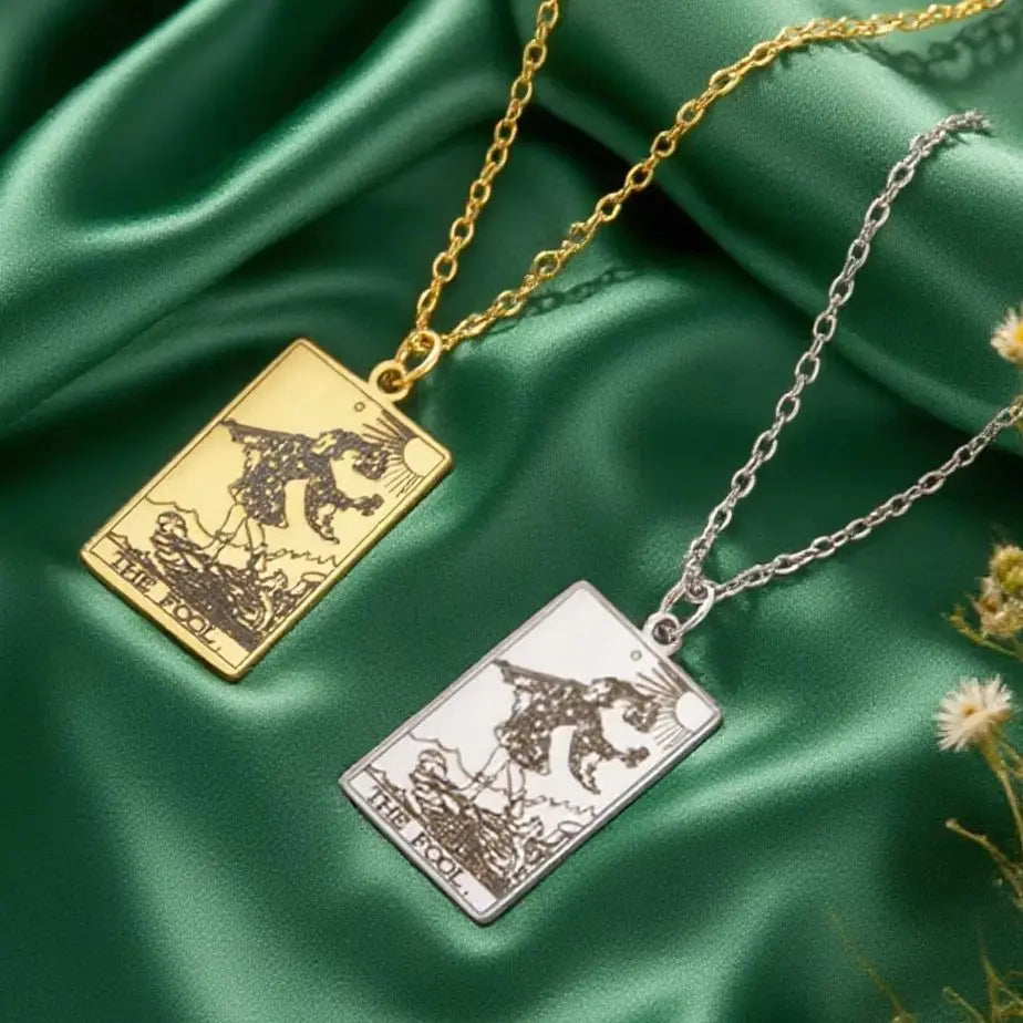 Stainless steel Dawapara Tarot Cards necklace with Major Arcana symbols, divination charm jewelry for women.