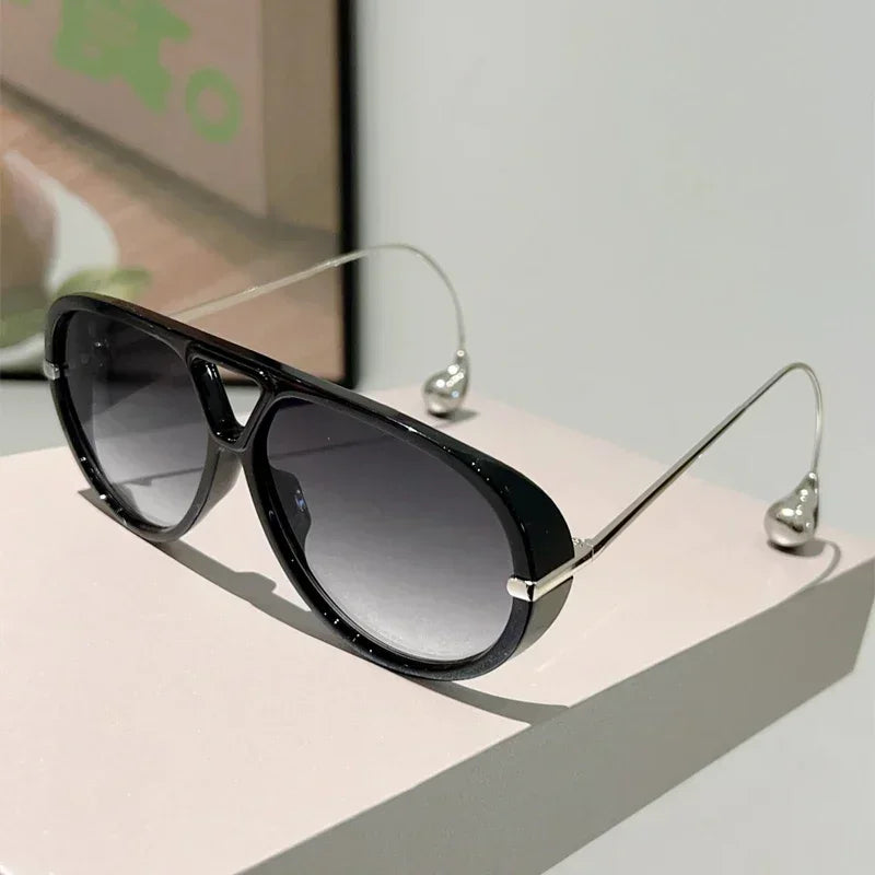 Oversized pilot sunglasses with double bridge design, gradient lenses, metal frames, and trendy luxury style for women.