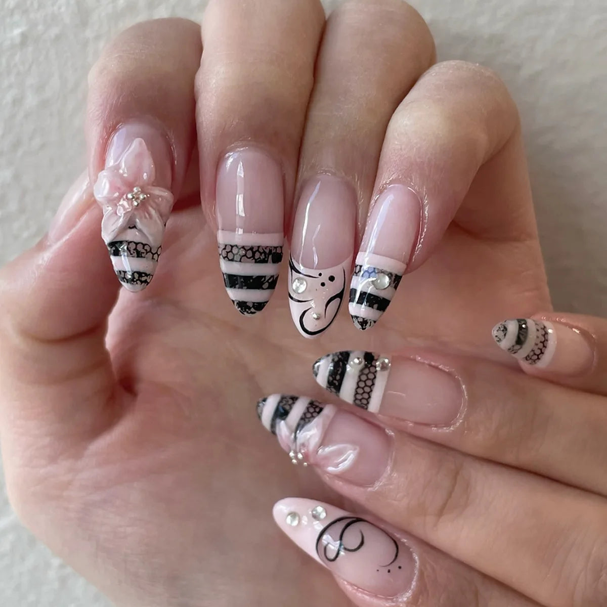 24-piece almond shape false nails with brown stripes and pink flowers, wearable full-cover acrylic nail tips