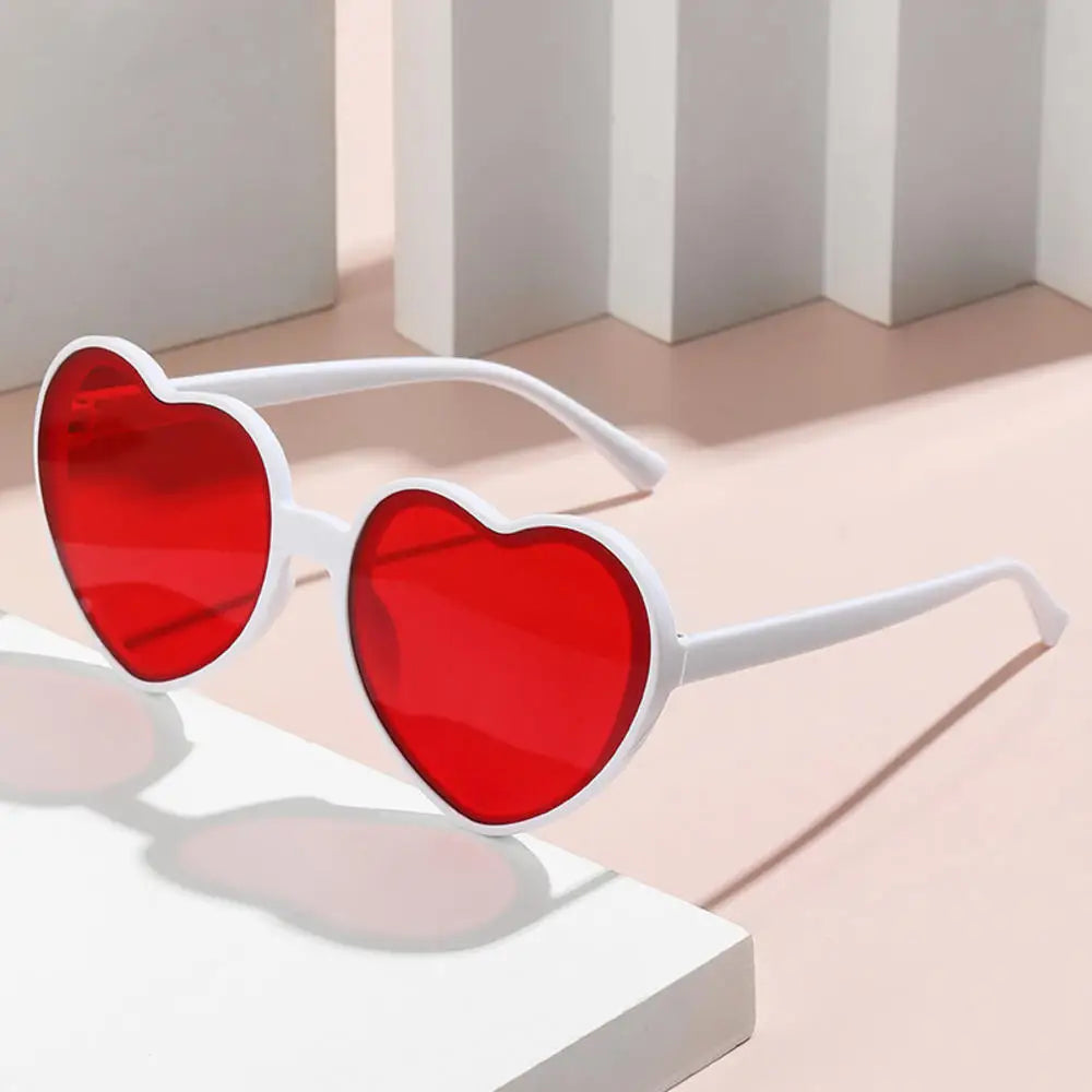 Pink love heart-shaped sunglasses for women with large frames, vintage style, UV400 protection, outdoor fashion eyewear.