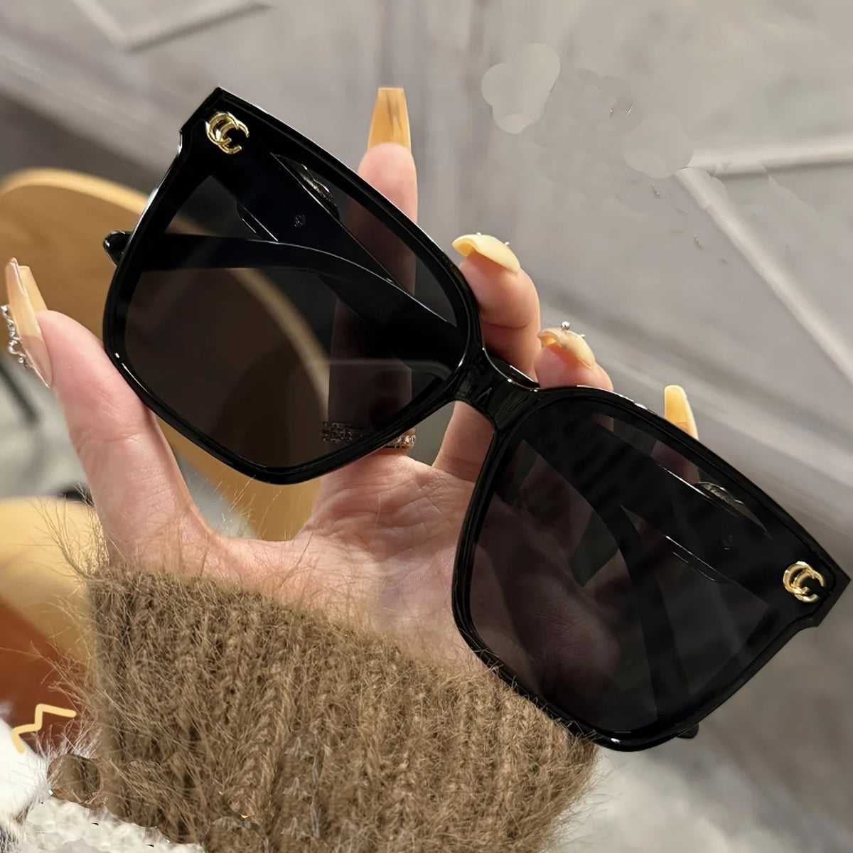 Women's floral letter sunglasses with UV400 lenses, fashion-forward frame for strong light protection