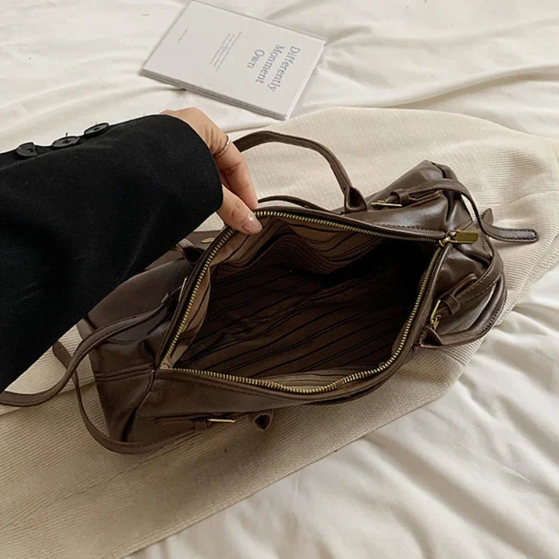 Fashion PU shoulder bag with buckle decoration, large capacity handbag for women, all-match purse, stylish and practical.