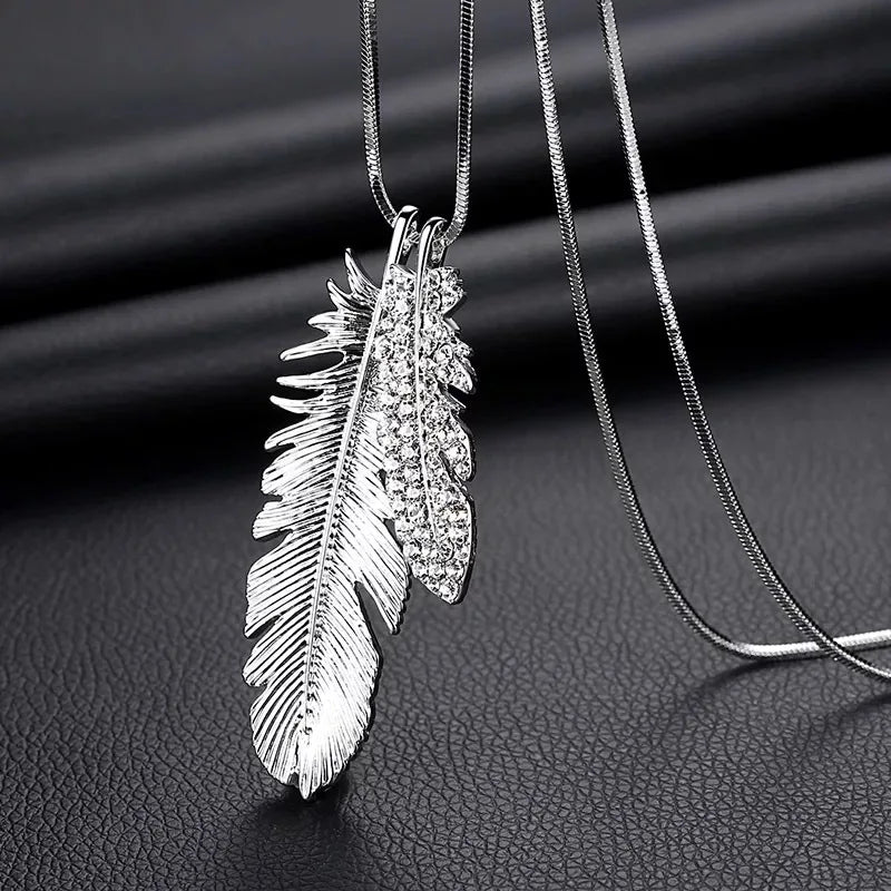 Long geometric chain necklace for women featuring a pendant, stylish maxi jewelry accessory in a modern fashion design.