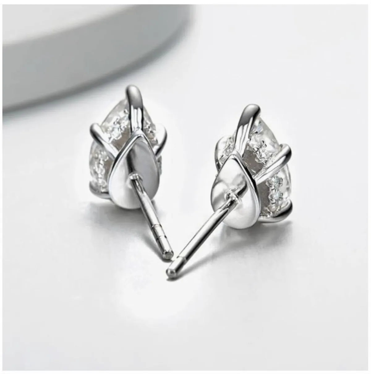 Lab-grown diamond drop earrings in 18K gold with 0.5 ct pear-cut stones by HSF Marketplace