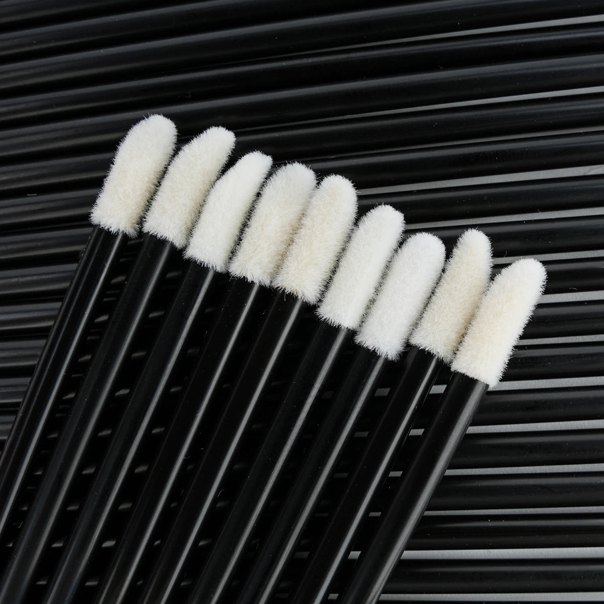 Wholesale lip brushes and lip gloss applicator wands set for makeup, 50 to 1000 pieces