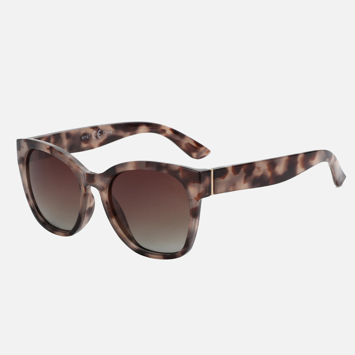Fashion ZENOTTIC butterfly frame polarized sunglasses for women with UV400 protection and chunky cat eye design.