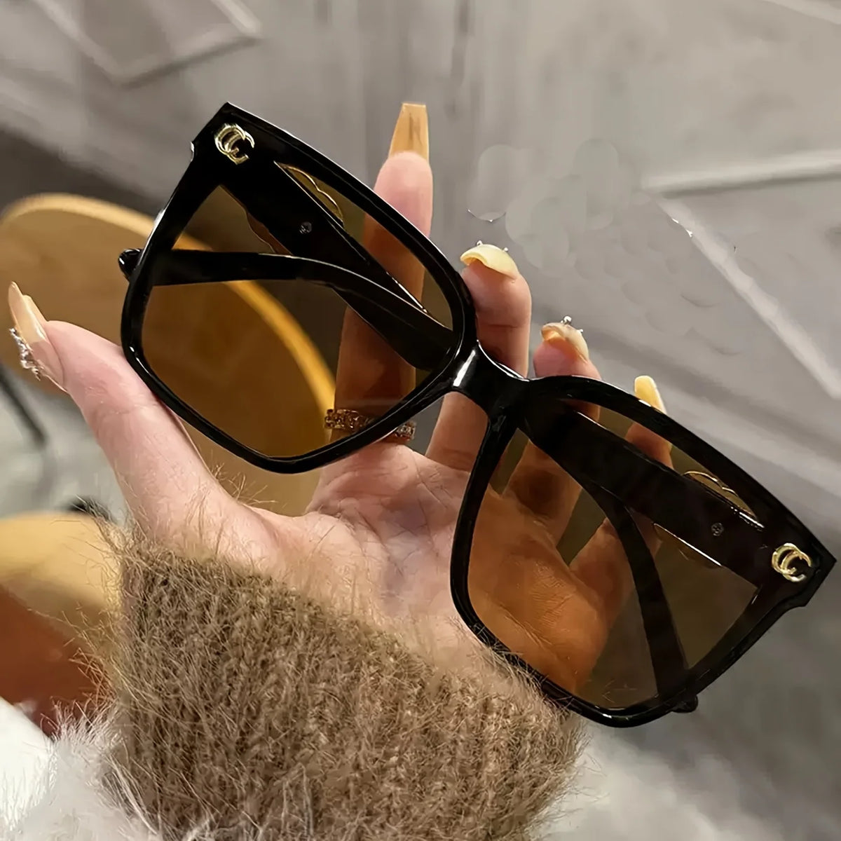 Women’s luxury fashion sunglasses with floral details, letter accents, and UV400 lenses
