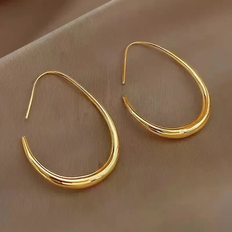 Geometric oval hoop earrings for women, simple fashion jewelry for parties and weddings