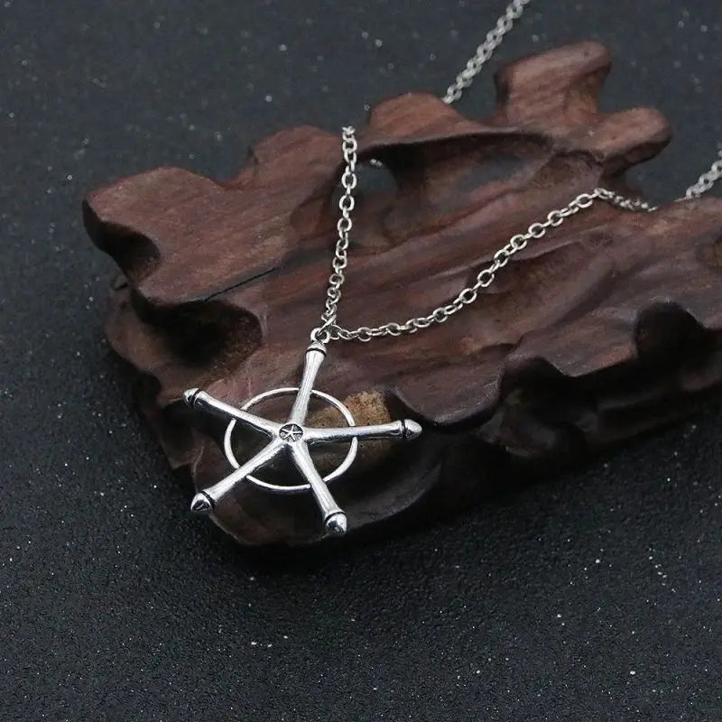 Anime Bleach Quincy Ishida Uryuu metal pendant necklace featuring a cosplay-inspired amulet, ideal for anime fans and cosplay jewelry.
