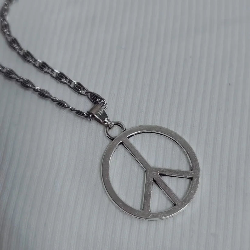 Hippie peace sign necklace in stainless steel for women, featuring a classic peace symbol pendant
