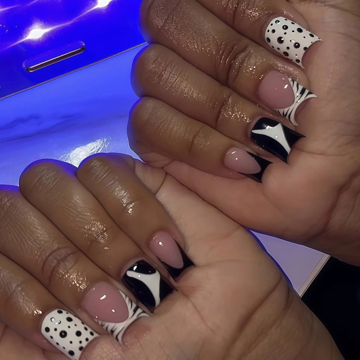 24pcs short square press-on false nails with black and white zebra-print polka dot French design DIY manicure art