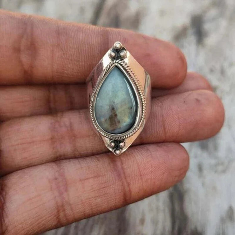 Huitan Vintage Women Rings with Pear Shaped Green Stone Sticker Geometric Temperament Lady Accessories Party Boho Style Jewelry