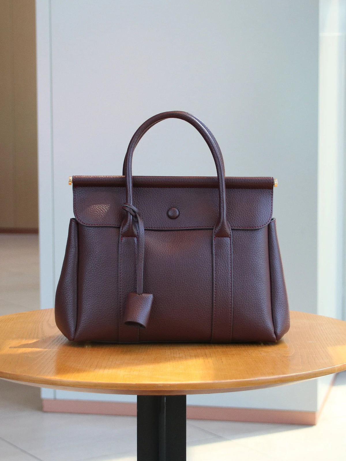 2026 HSF Marketplace women's vintage flap leather messenger handbag with soft leather shoulder strap, ideal for office and commute.