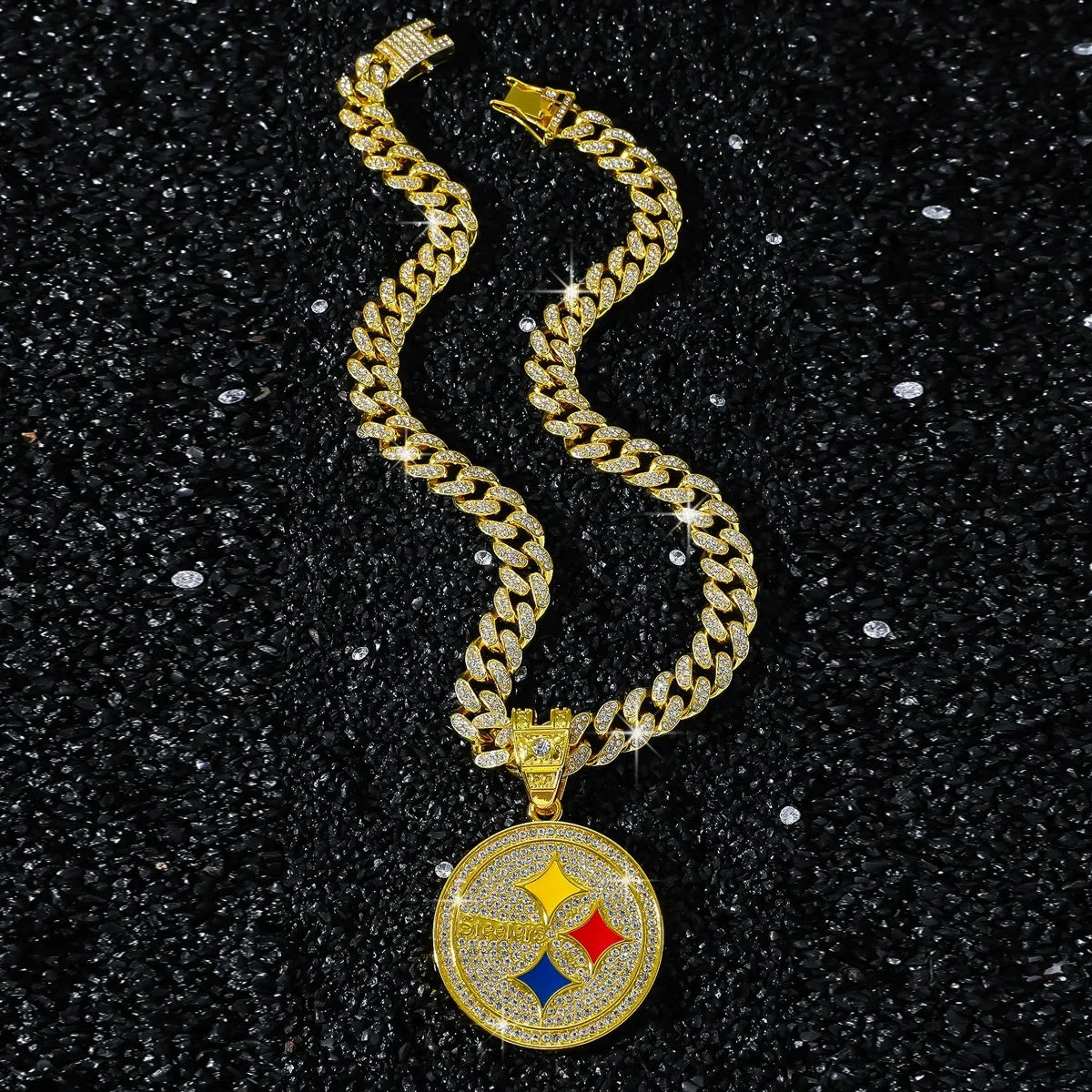 Men's hip hop style personalized disc logo pendant necklace, creative chain jewelry with engraved disc pendant.