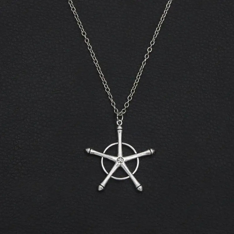 Anime Bleach Quincy Ishida Uryuu metal pendant necklace with amulet, cosplay jewelry featuring Gojiaku design, perfect for fans.