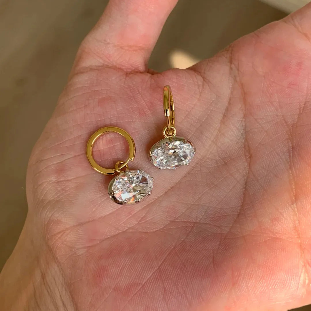 Elegant oval diamond pendant earrings for women, featuring a fresh, simple drape design for daily wear and gifts