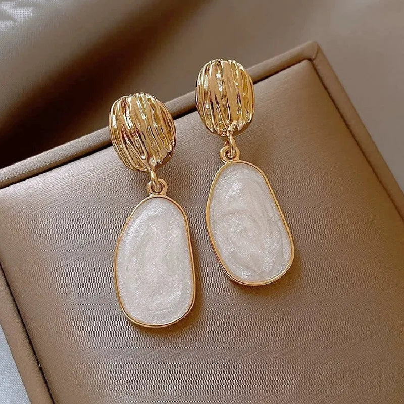 New White Enamel Oil Oval Dangle Earrings for Women Vintage Uneven Metal Drop Earrings Statement Irregular Geometry Jewelry