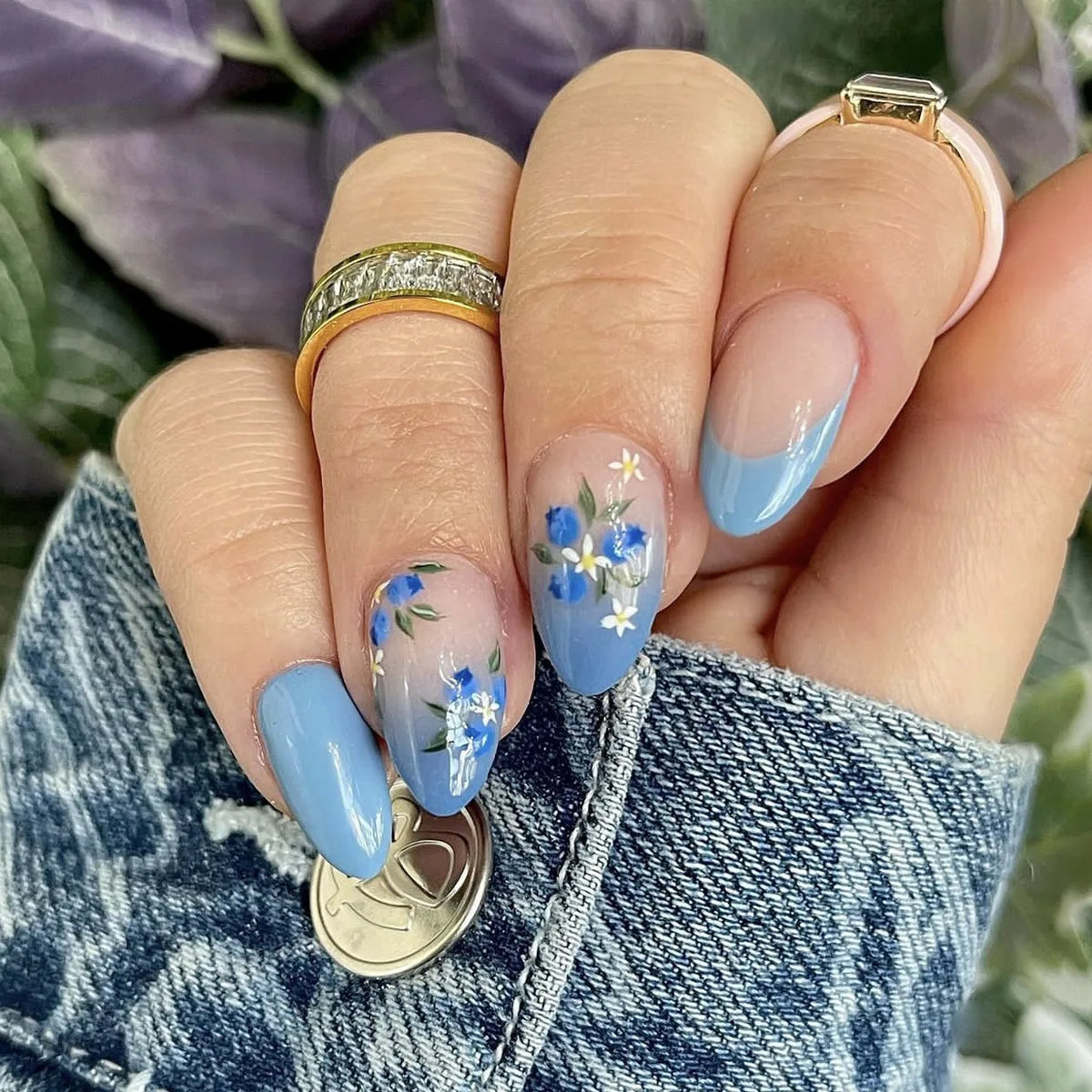 24-piece Y2K star press-on false nails with gradient blue French tips and gold moon designs, almond shape