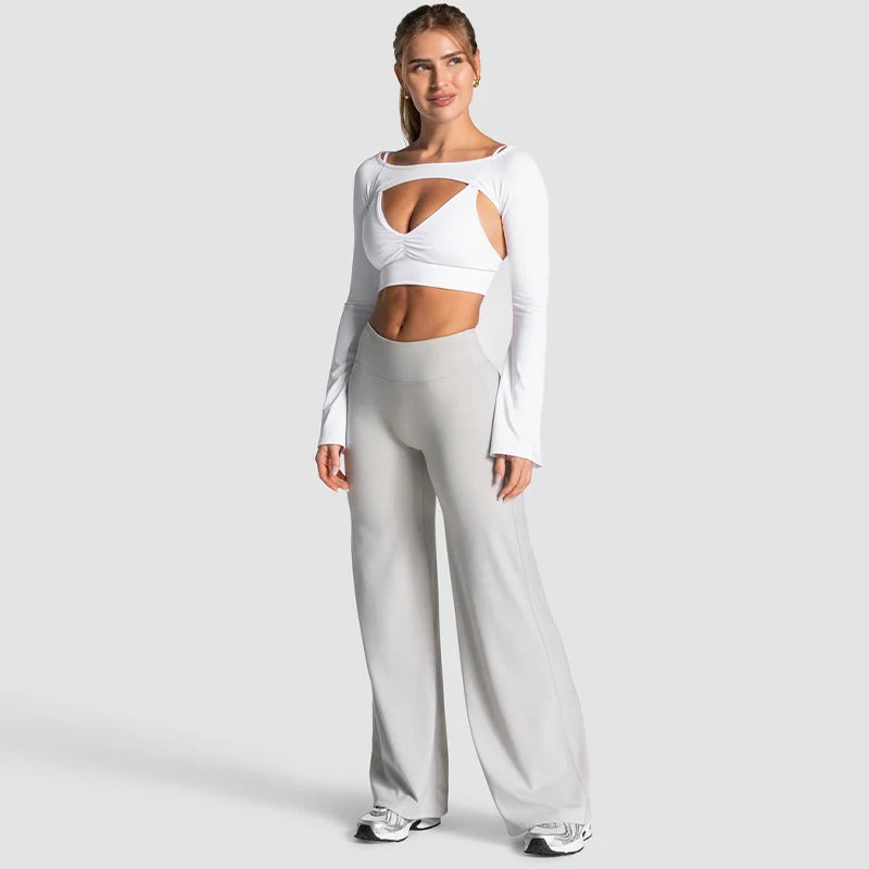 Women’s Charming Pro scrunch straight-leg leggings with butt-lifting fit, wide-leg design, and sculpting detail