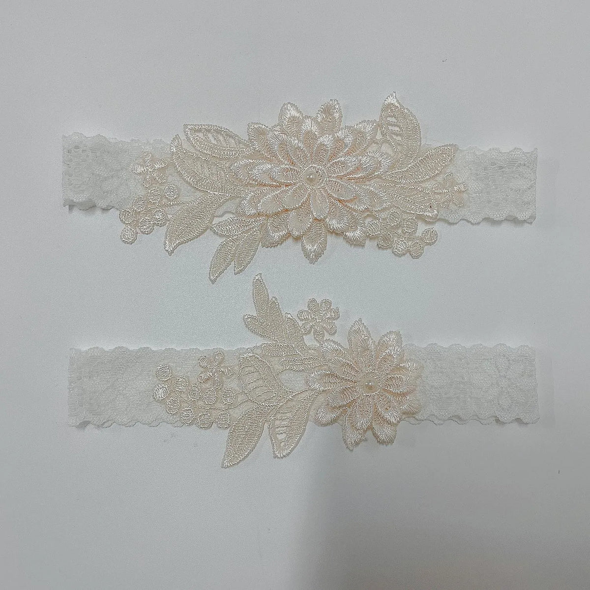 2-piece women’s lace bride garter belts with pearl embroidery for weddings and cosplay