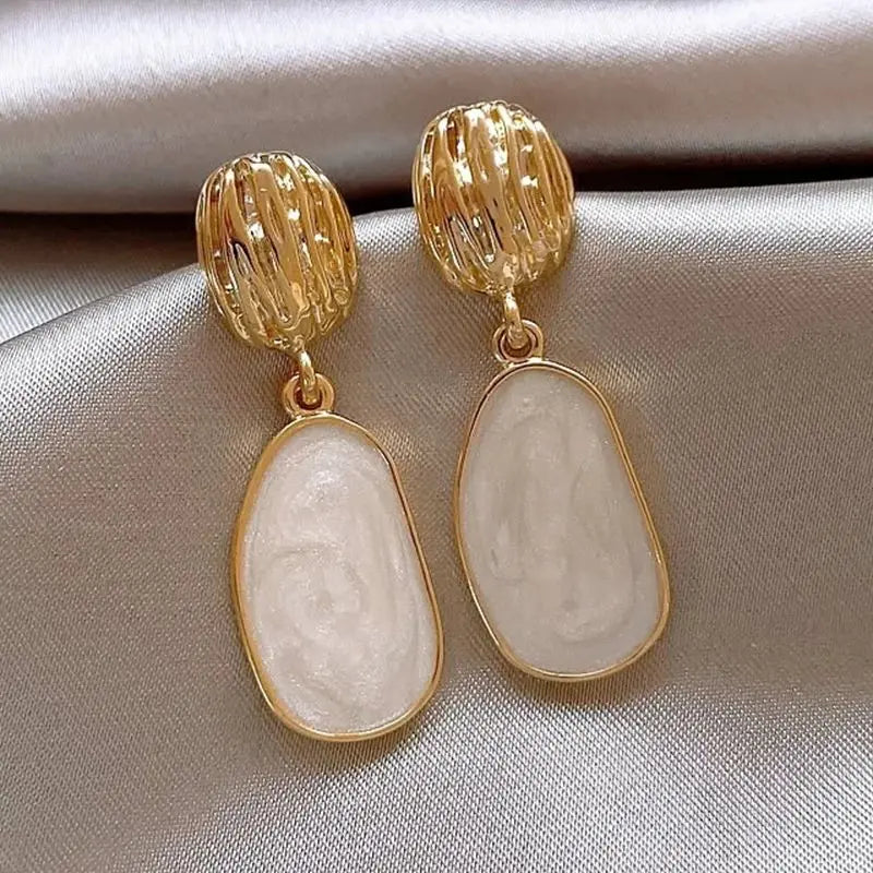 New White Enamel Oil Oval Dangle Earrings for Women Vintage Uneven Metal Drop Earrings Statement Irregular Geometry Jewelry