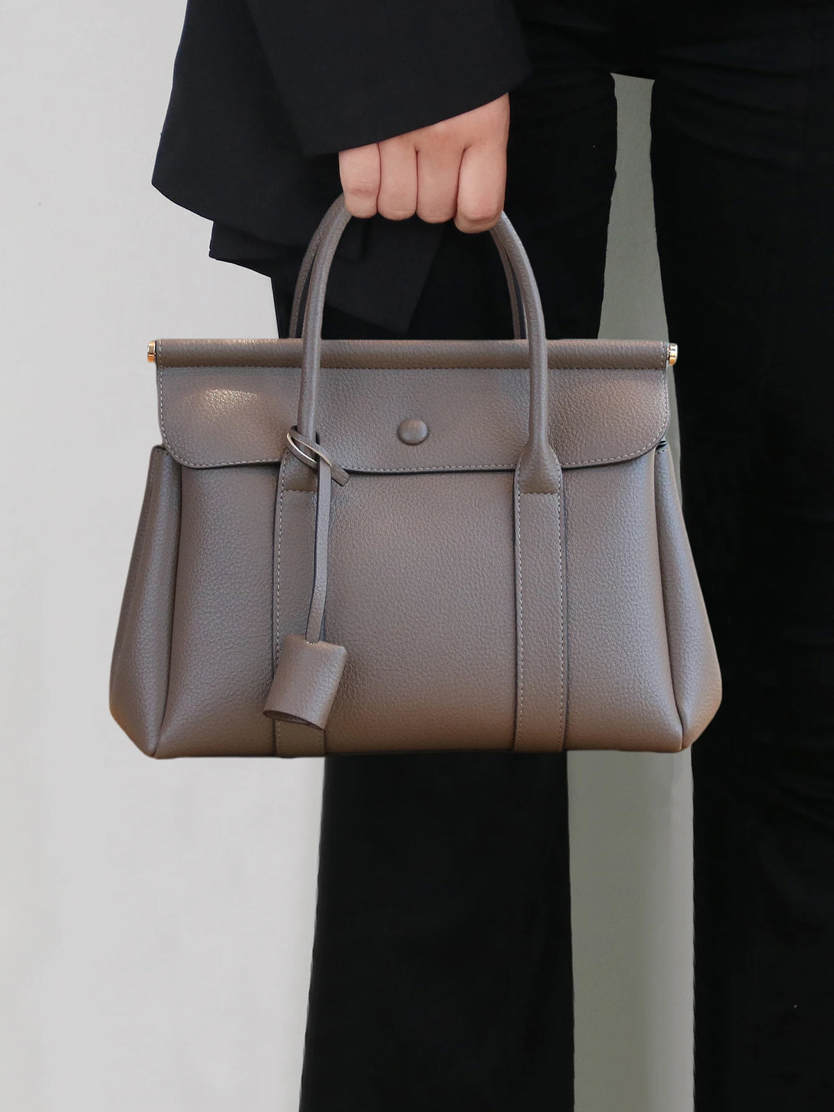 2026 HSF Marketplace women's vintage leather messenger handbag with flap and shoulder strap, ideal for office and daily commute.