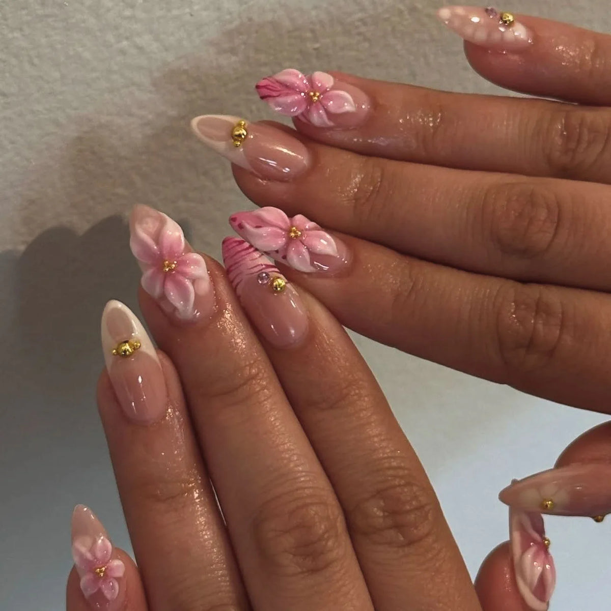 24-piece pink flower almond press-on false nails with kawaii design and stick-on finish