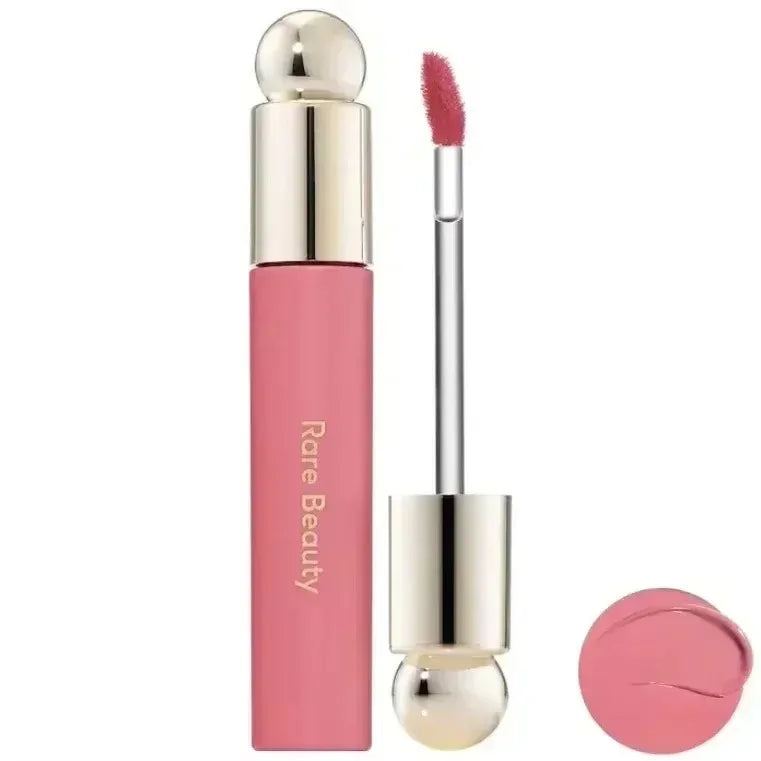 HSF Marketplace matte lipstick in a compact, natural makeup look with moisturizing, non-stick formula and soft blusher powder.