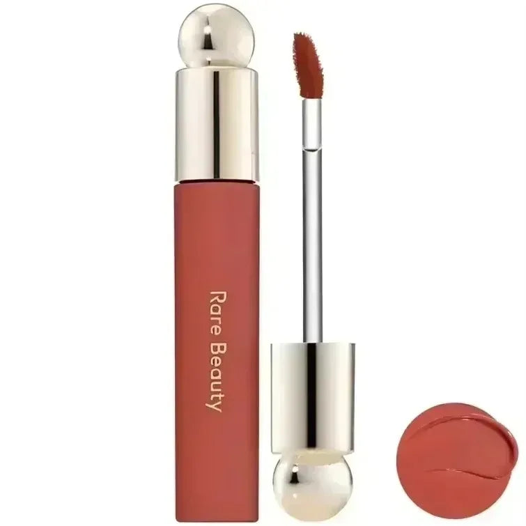 HSF Marketplace matte lipstick and natural blush powder, portable makeup products for a moisturizing, non-stick finish.