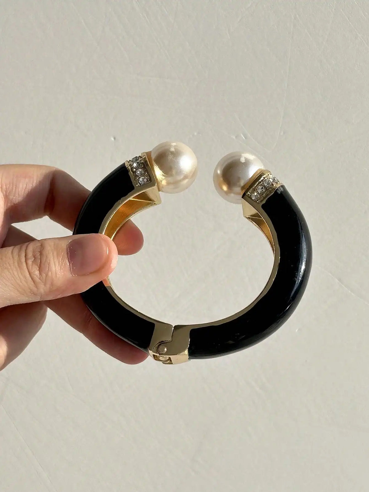 Retro Elegant Pearl Star Black & White Drip Stripe Wide Metal Bangle Everyday Chic Elegant Women's Jewelry