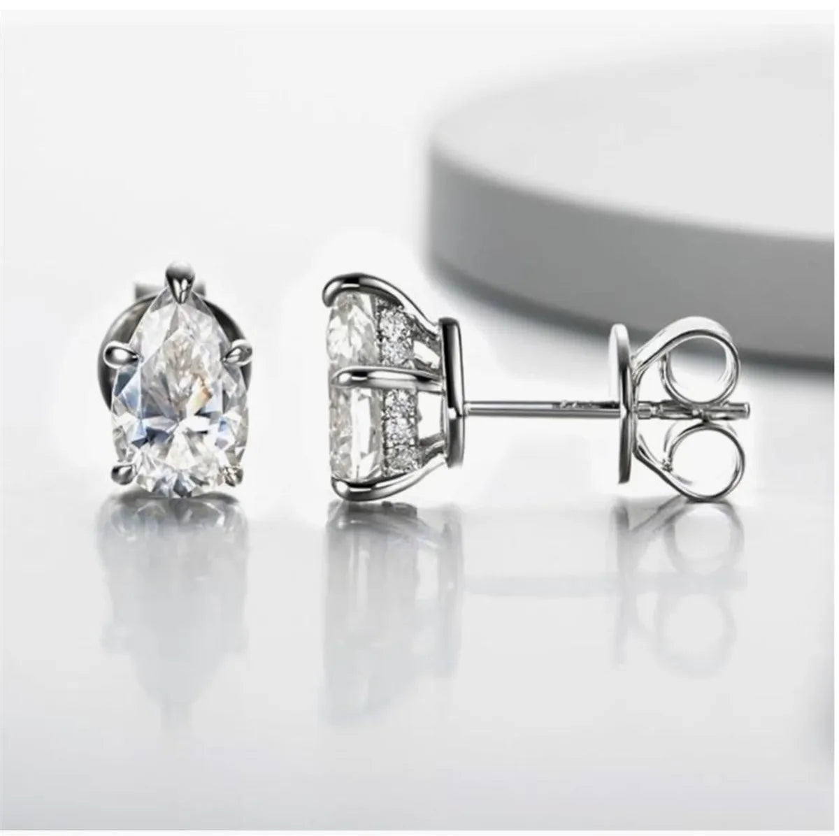 Lab-grown diamond drop earrings in 18K gold with 0.5ct pear-cut stones by HSF Marketplace