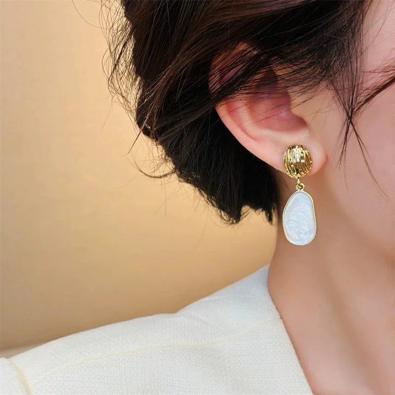 New White Enamel Oil Oval Dangle Earrings for Women Vintage Uneven Metal Drop Earrings Statement Irregular Geometry Jewelry