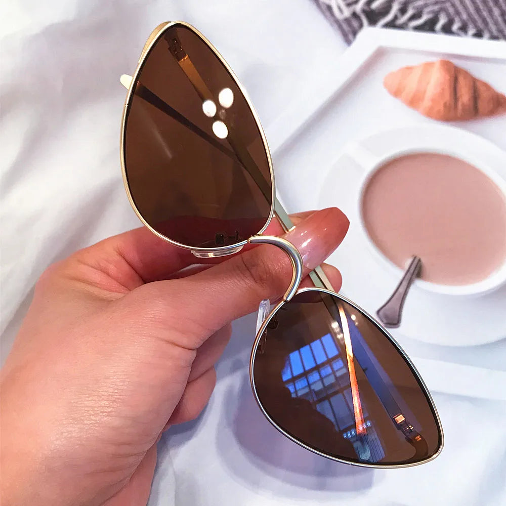 Alloy triangle cat eye Y2K sunglasses for women with vintage gradient lenses, UV400 protection, stylish outdoor driving shades.