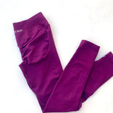 Women's seamless bum-shaping leggings with ribbed band and scrunch butt design for yoga and fitness workouts