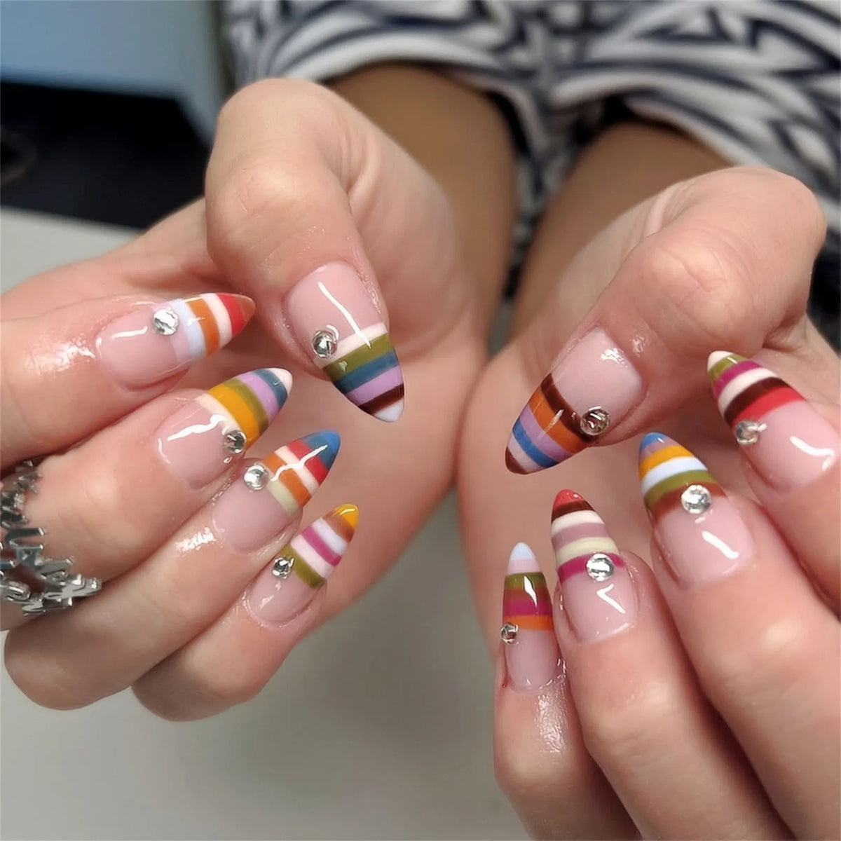 24-piece almond shape false nails with brown stripes and pink flowers, wearable full-cover acrylic nail tips