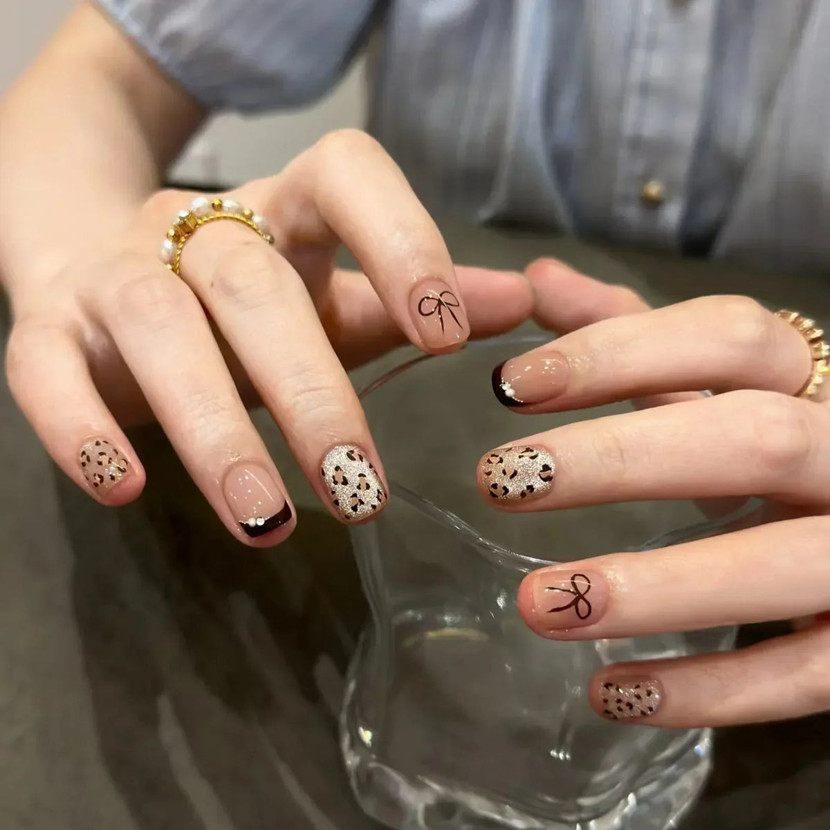 24-piece cute girly short square false nails with white French tips, glitter stars, rhinestones, bows and cat-eye accents