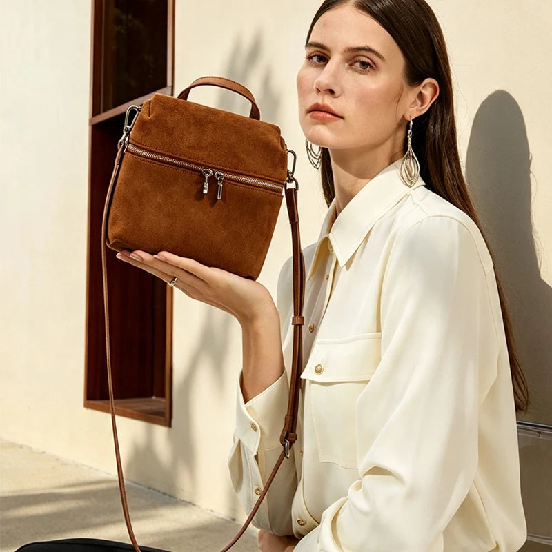 Genuine leather women's shoulder and crossbody handbag in a versatile design