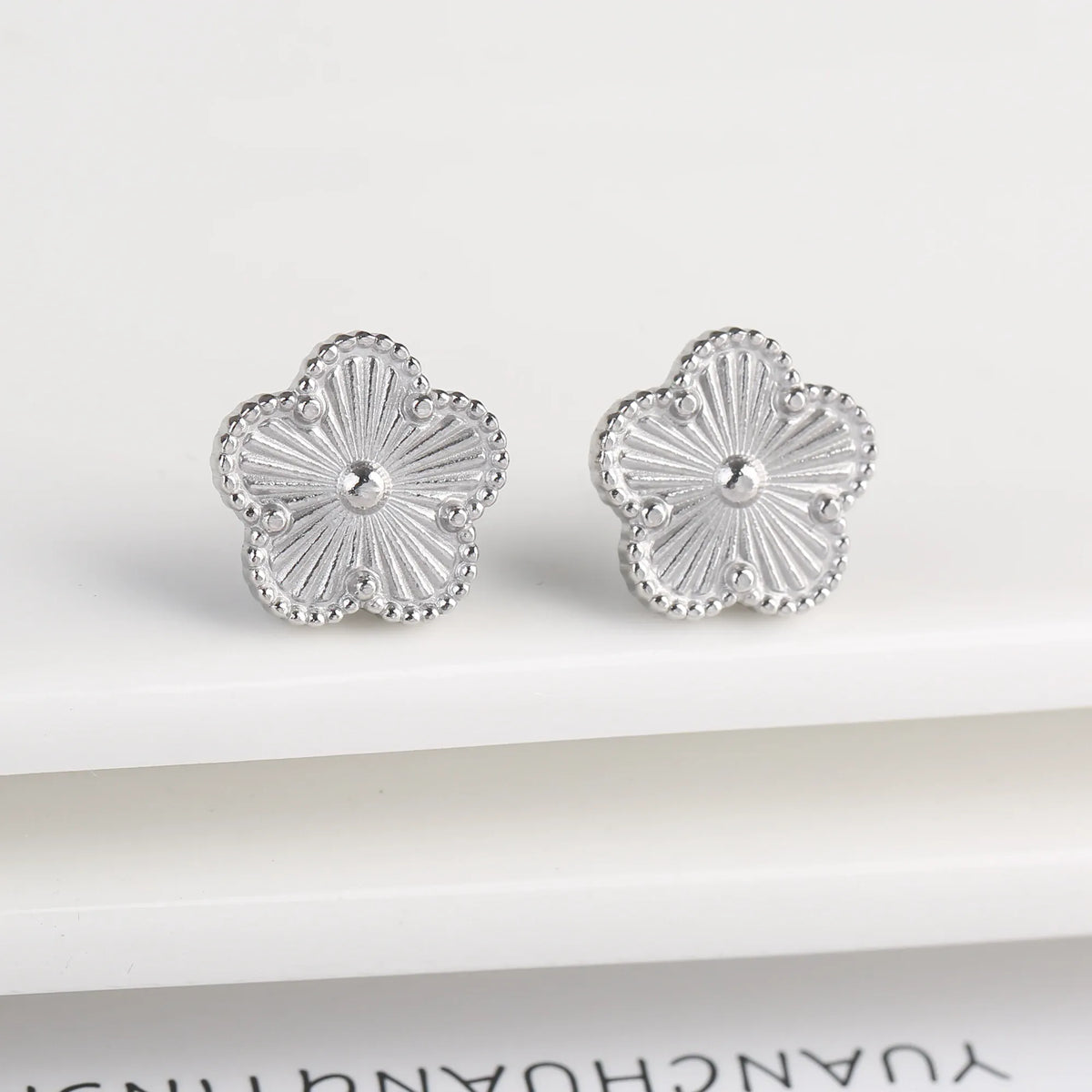 Hot Sale Stainless Steel Laser Five Leaf Flower Petal Adjustable Clover Bracelet Classic for Woman Girl Brand Jewelry Party Gift