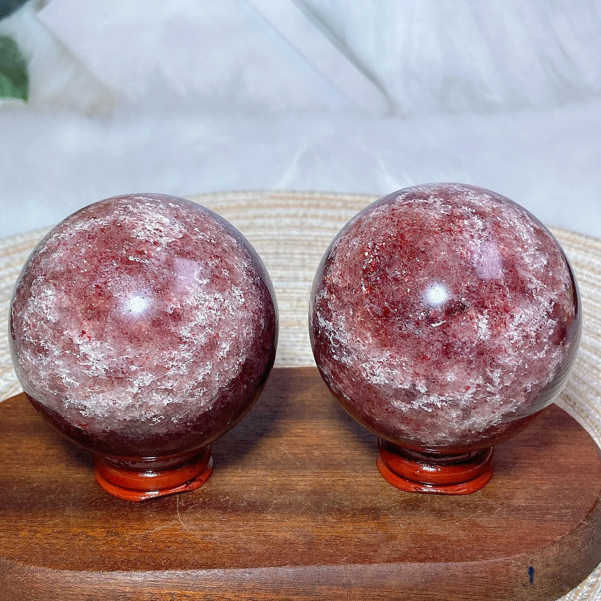 Natural Crystals Snowflake Strawberry Quartz Sphere BallEnergy Ornament Healing High Quality Home Decorations Room Decro Ore
