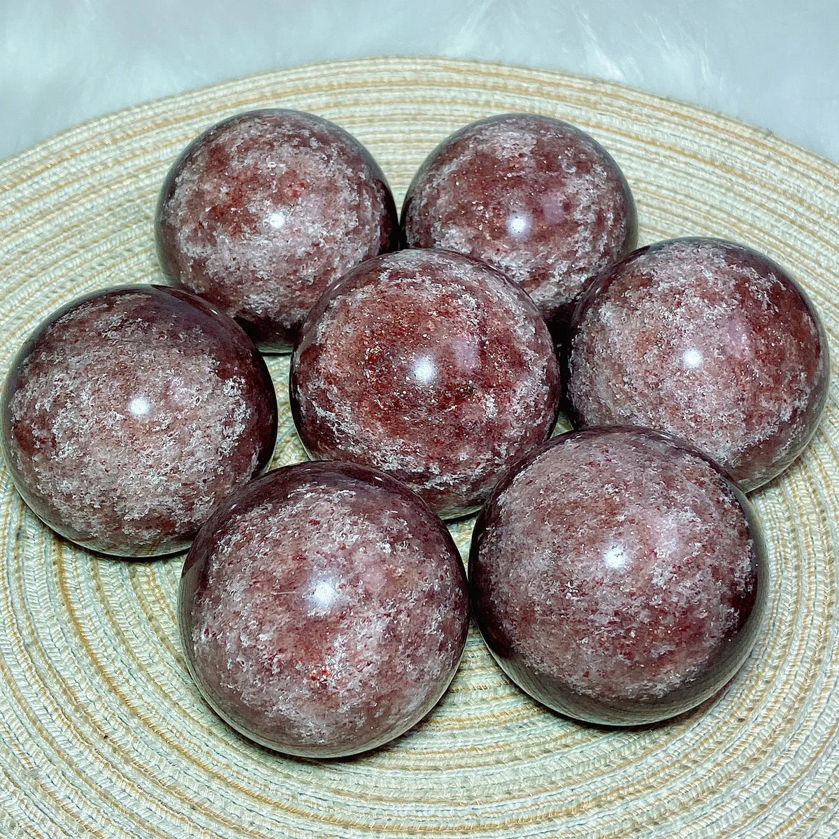 Natural Crystals Snowflake Strawberry Quartz Sphere BallEnergy Ornament Healing High Quality Home Decorations Room Decro Ore