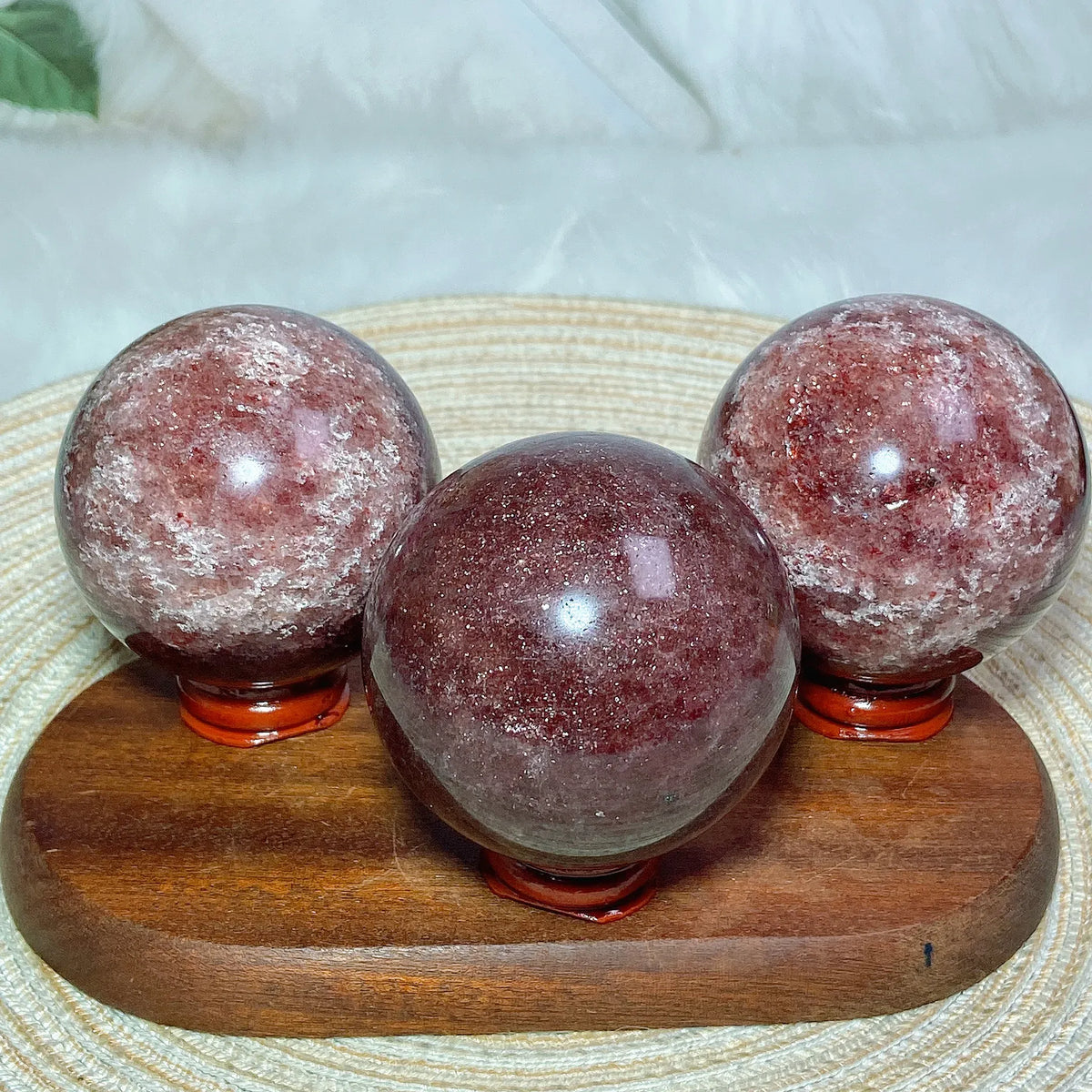 Natural Crystals Snowflake Strawberry Quartz Sphere BallEnergy Ornament Healing High Quality Home Decorations Room Decro Ore