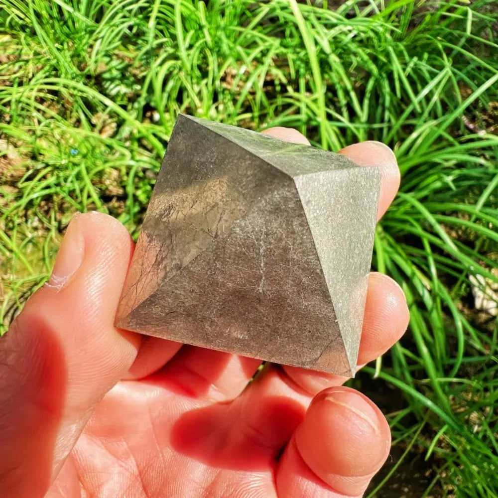 Natural Pyrite Gemstone Pyramid Wealth and Protection Crystal Premium Decorative Stone Home Decor Gift Desktop Decoration