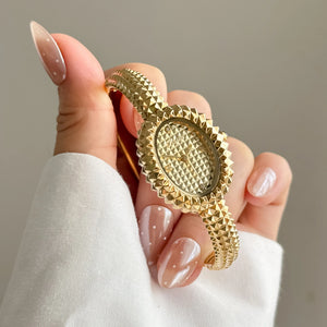 Scottie Luxury Gold Oval Quartz Watch for Women, Vintage Diamond-Pattern Bracelet
